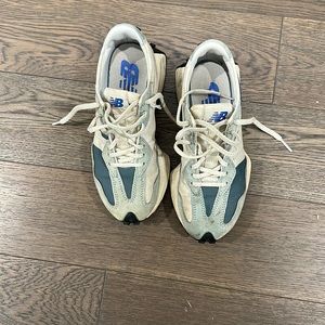 New Balance 327 size 6. Used condition.